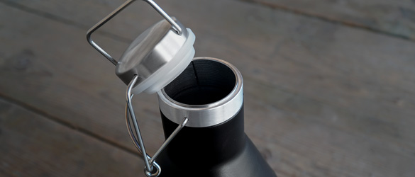 close up of growler swing top lid